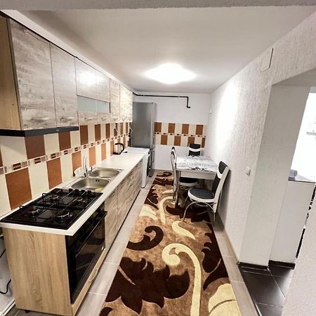 Jas Apartament Lägenhet Lupeni  Exteriör bild